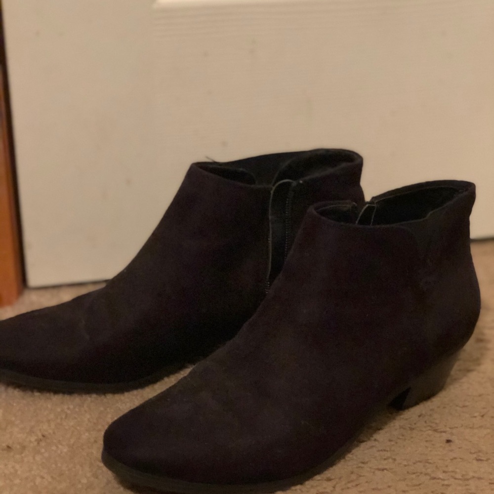 Black heal shoes